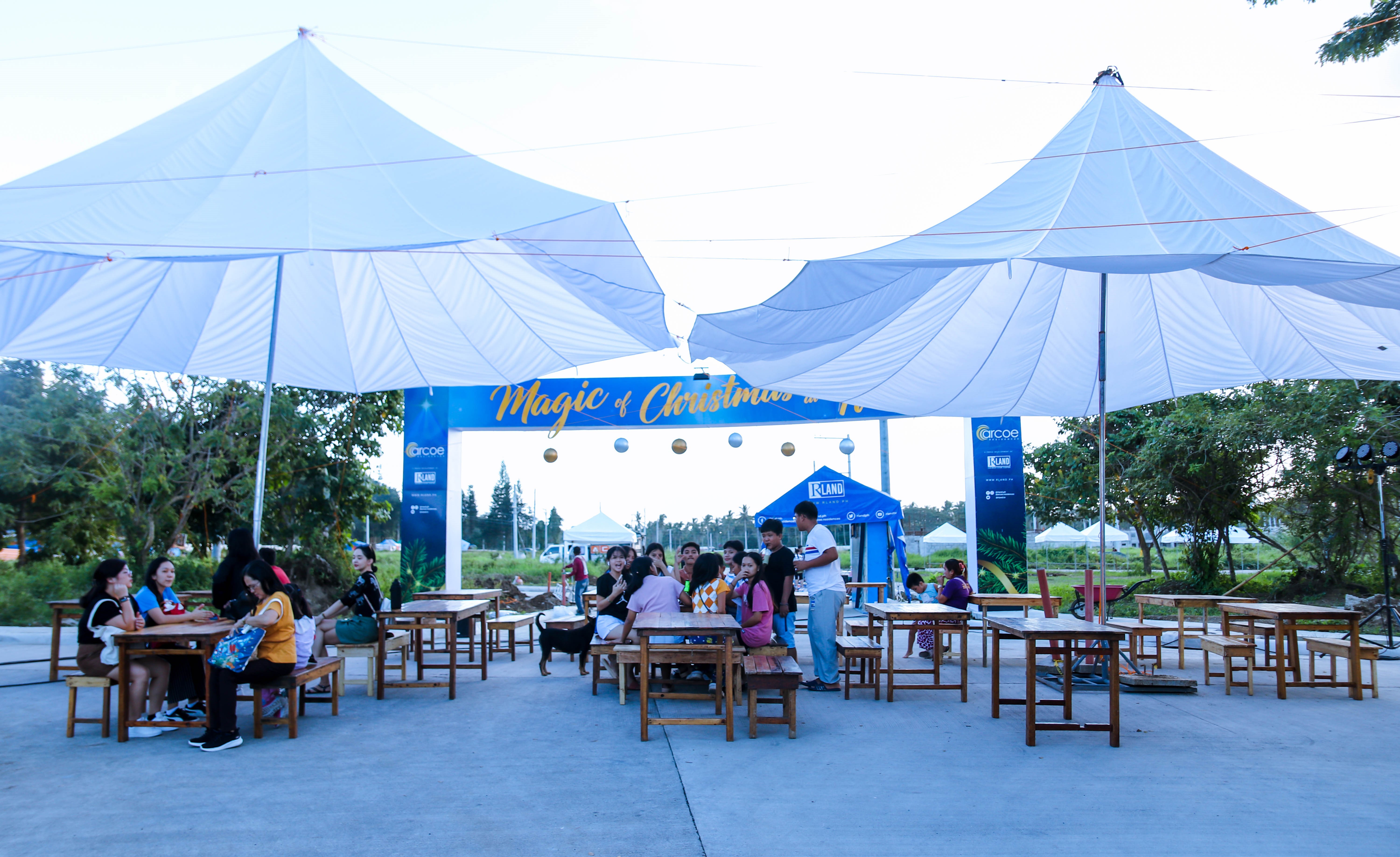 R LAND DEVELOPMENT INC. SPREADS CHRISTMAS MAGIC AT ARCOE RESIDENCES